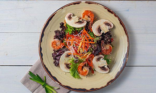 Паназиатский салат с креветками