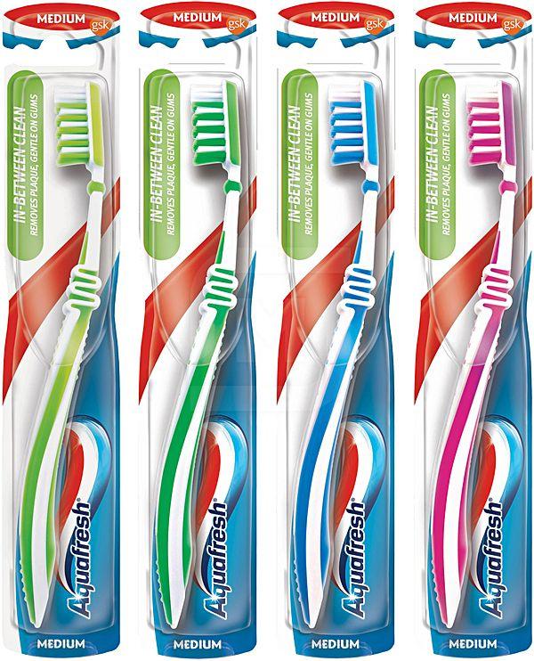 Зубная щетка Aquafresh In-between Clean для очищения зубов и межзубных промежутков средней жесткости в ассортименте