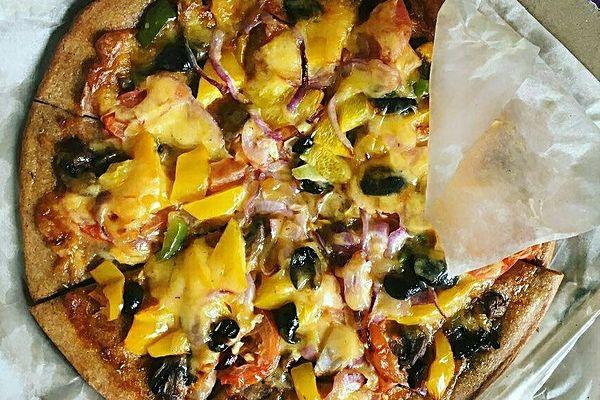 Цельнозерновая пицца с овощами и шампиньонами