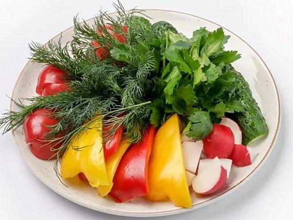Ассорти из свежих овощей