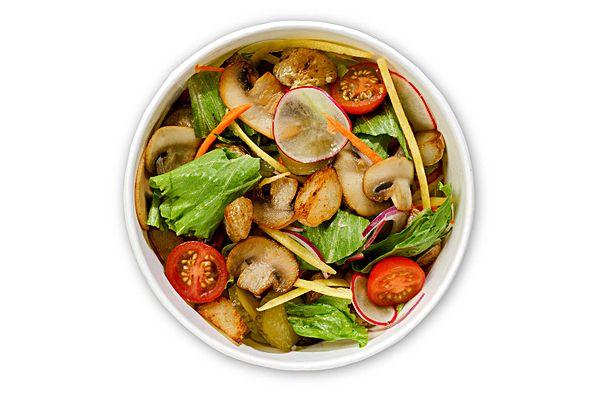 Тёплый салат с картофелем и грибами