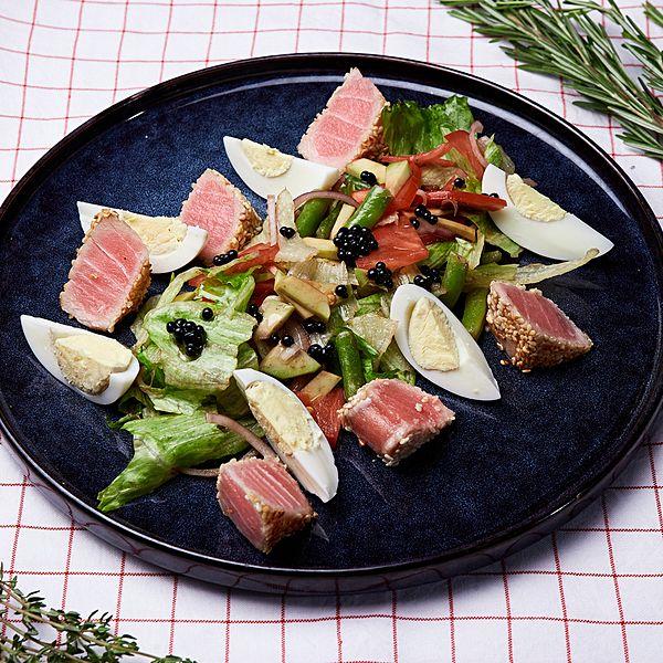 Салат из тунца с овощами