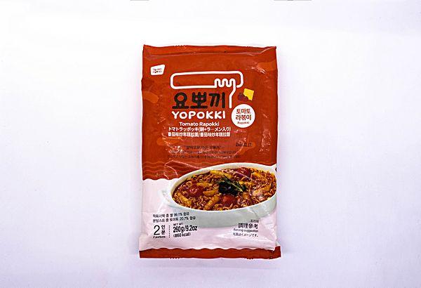 Рисовые палочки Yopokki с раменом и томатной пастой 260г в упаковке