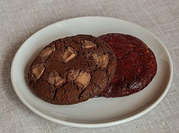 Печенье с миндалем и горьким шоколадом