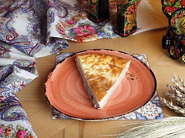 Грушевый десертный пирог с малиновым соусом