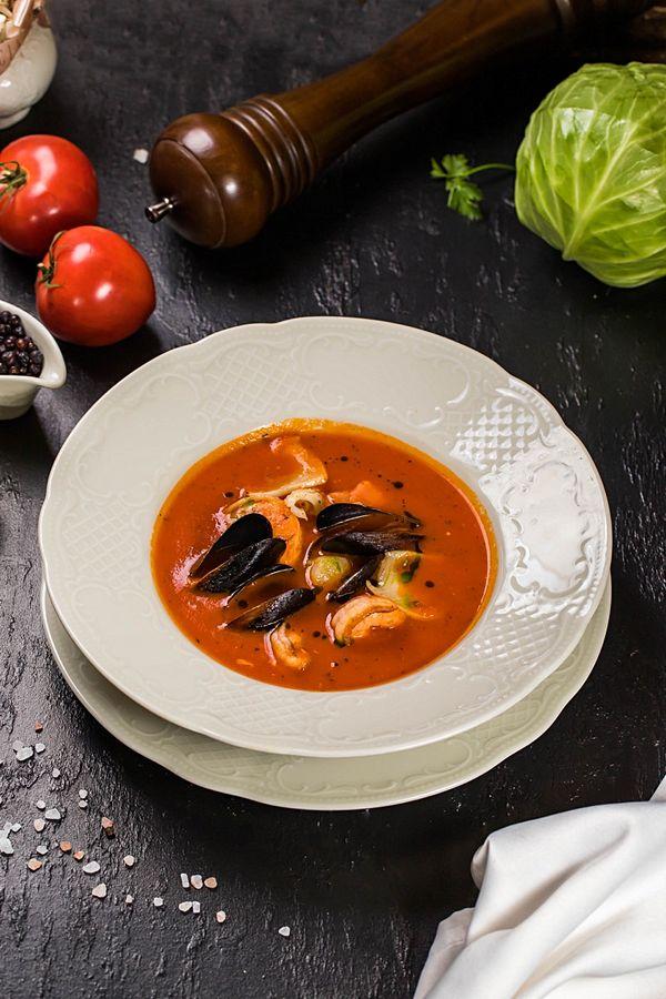 Пикантный томатный суп с морепродуктами