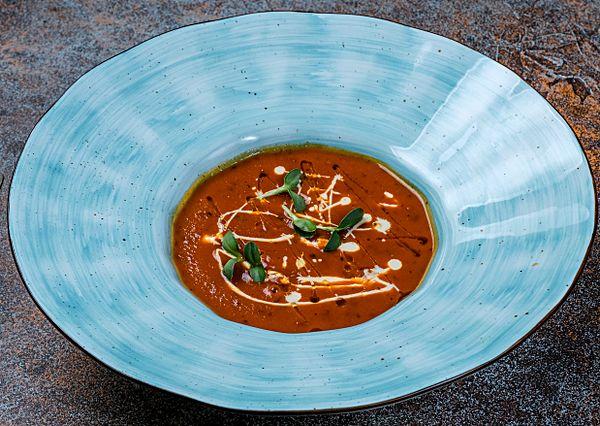 Индийский томатный суп-пюре со сливками и лепешкой НААН