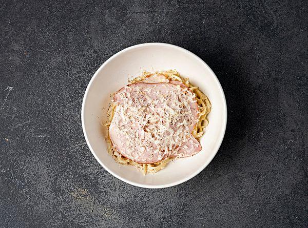 Спагетти карбонара с тамбовским окороком и копченым сыром