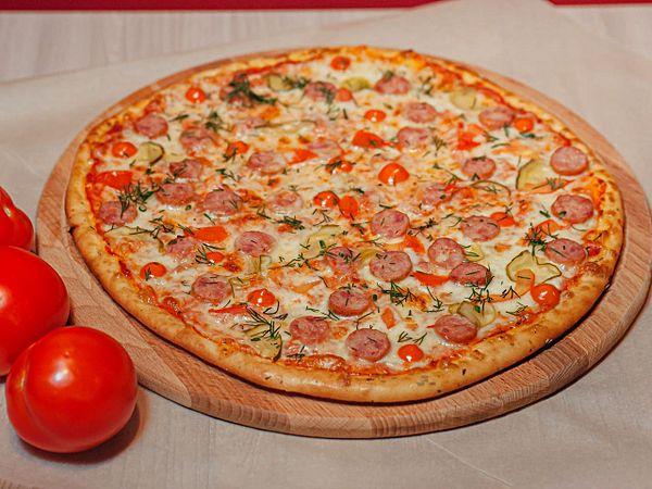 Пицца Фирменная с колбасками 32 см