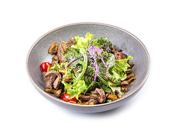 Салат с ростбифом и устричным грибом