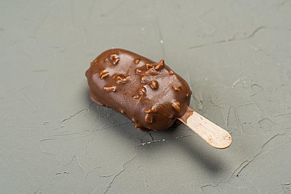Картошка на палочке в шоколаде