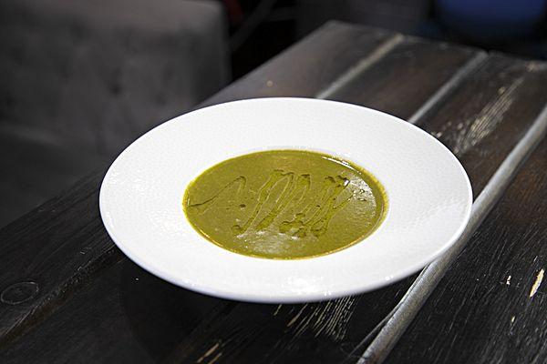 Шпинатный крем-суп с моцареллой