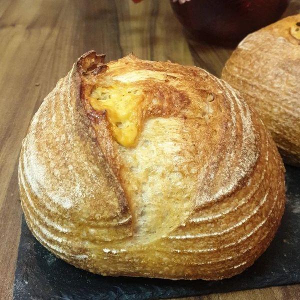 Хлеб с сыром и орехами