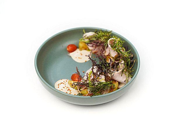 Салат с подкопченой индейкой и огурцом мисо