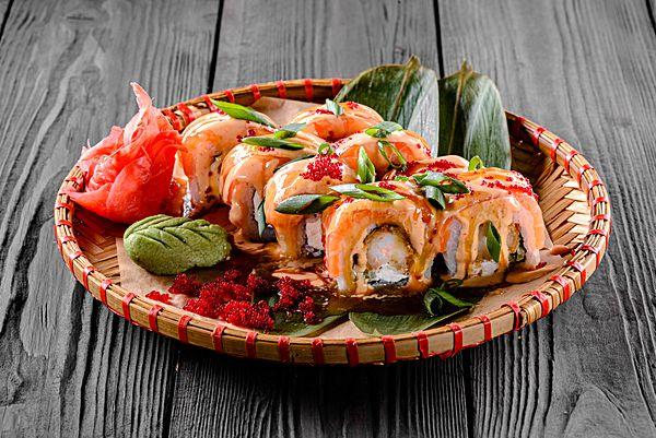 Dragon shrimp roll