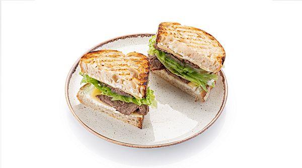 Сэндвич с нежным ростбифом