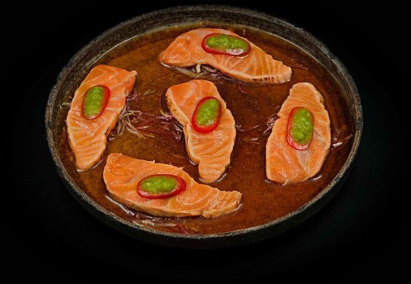 Татаки из лосося с соусом чимичурри