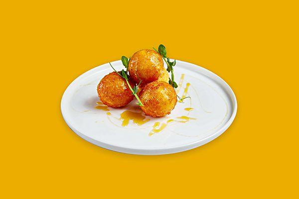 Сырные шарики Халлуми с медово-горчичным соусом