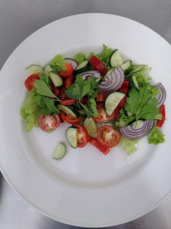 Летний овощной салат