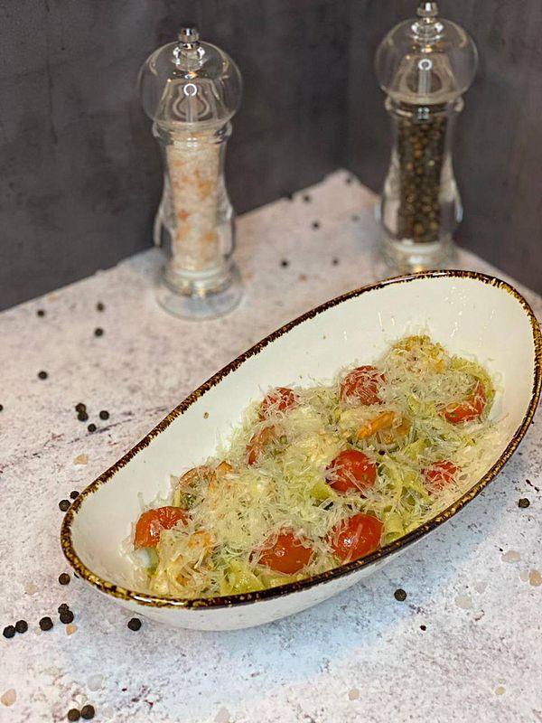 Паста Феттучини с креветками и томатами черри