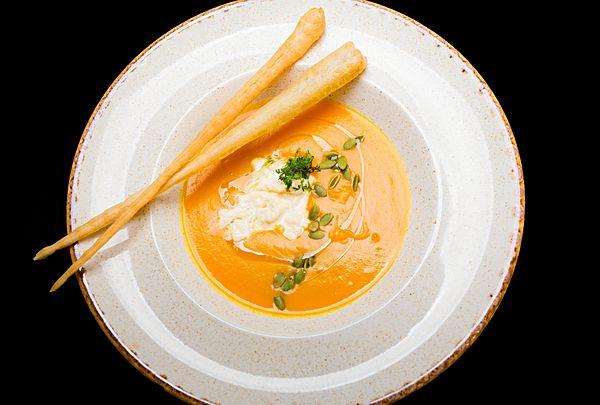 Крем суп из тыквы с гриссини и страчателлой