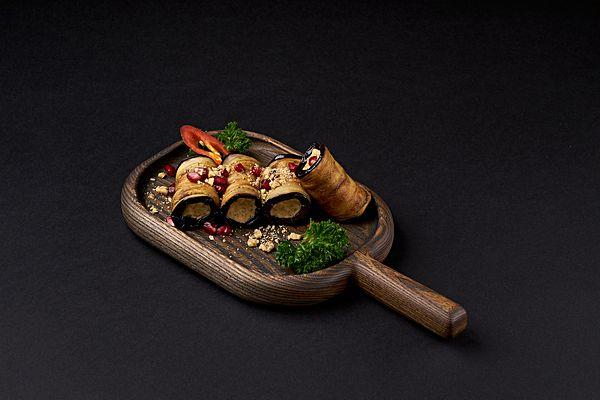 Рулетики из баклажан с ореховой пастой