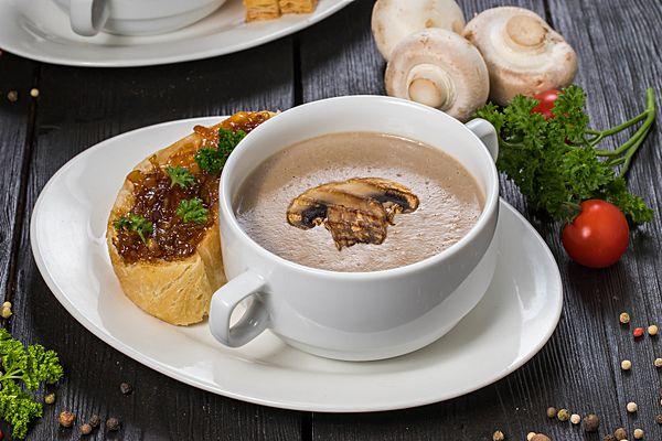 Суп-крем из шампиньонов с белыми грибами