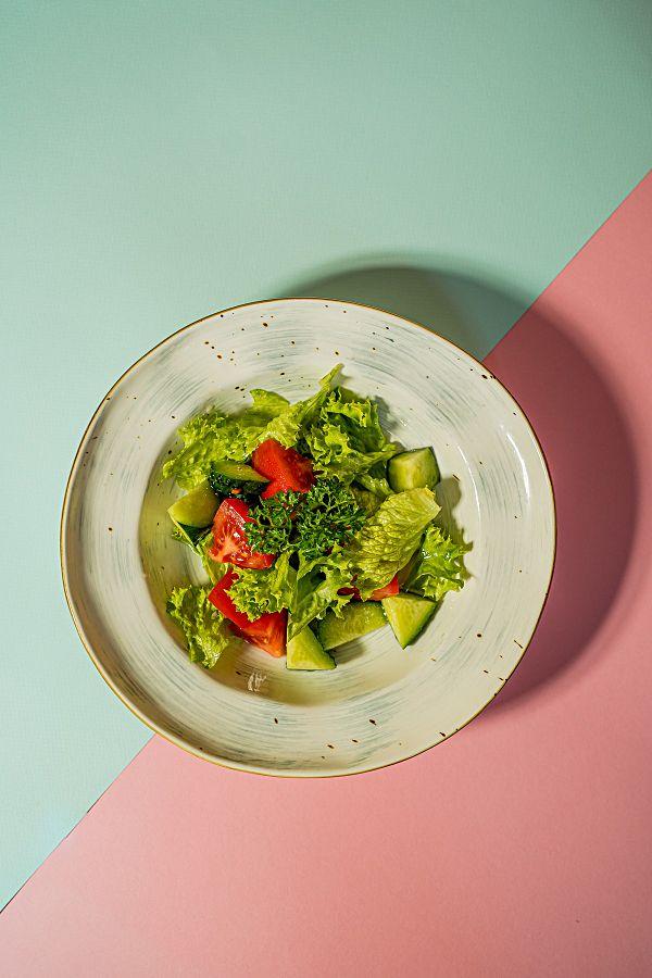 Детский овощной салат со сметаной