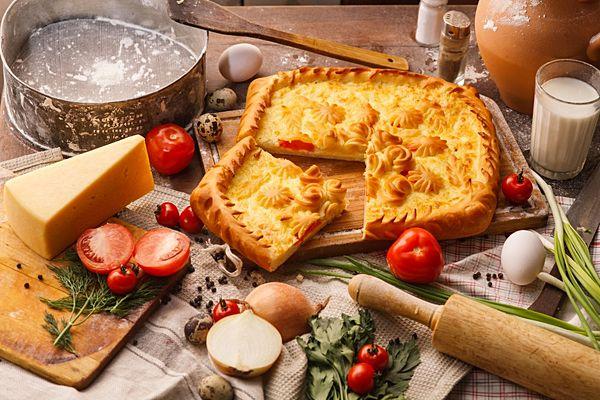 Пирог с сыром моцарелла и помидорами