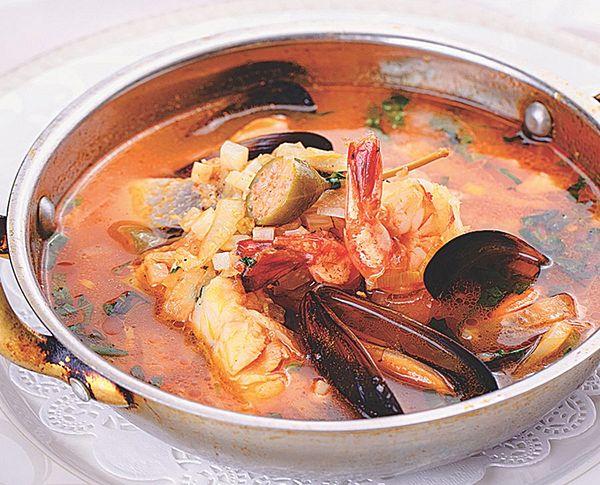 Ароматный морской суп из морепродуктов