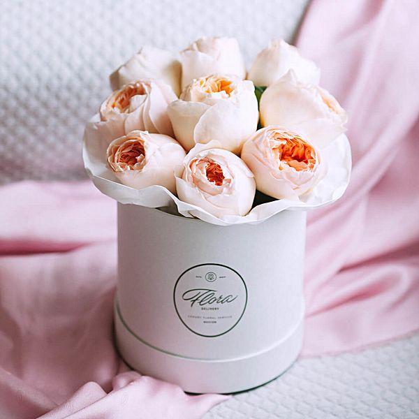 Персиковые розы Juliet в шляпной коробке Demi WHITE